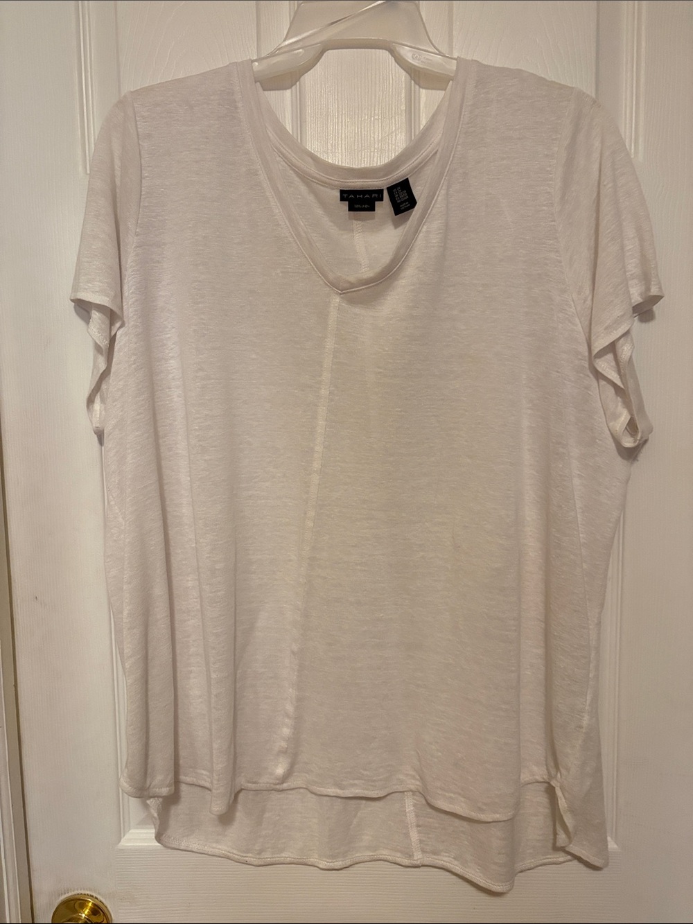 Tahari White V-Neck Short Sleeve Tee